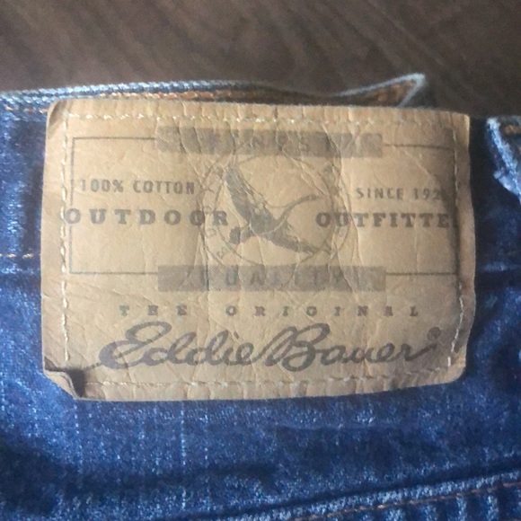 Eddie Bauer Cropped High Waited Jeans with Fray Hem - Picture 4 of 5